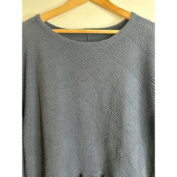 Maeve Anthropologie Peplum Flounce Embossed Blouse Top Navy Blue Sz M 3/4 Sleeve - Picture 2 of 8